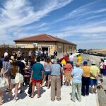 Vecinos de Santa María del Cubillo en la inauguración de las piscinas