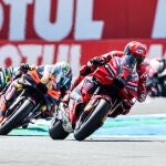 Bagnaia, al frente de la carrera de MotoGP en Assen