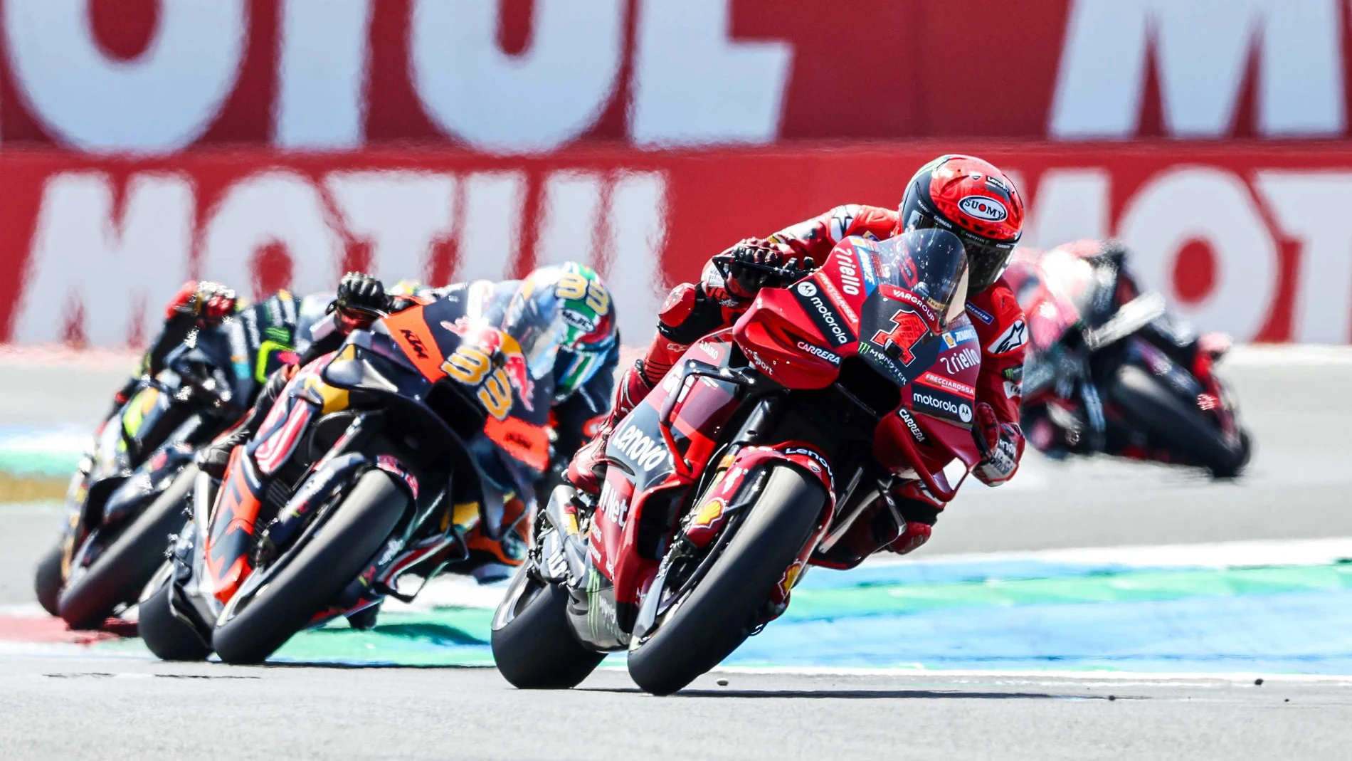 Bagnaia, al frente de la carrera de MotoGP en Assen