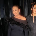 La madre de Vicky Martín Berrocal junto a su hermana.