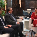 La alcaldesa de Valencia, María José Catalá, durante la reunión con Vicente Boluda