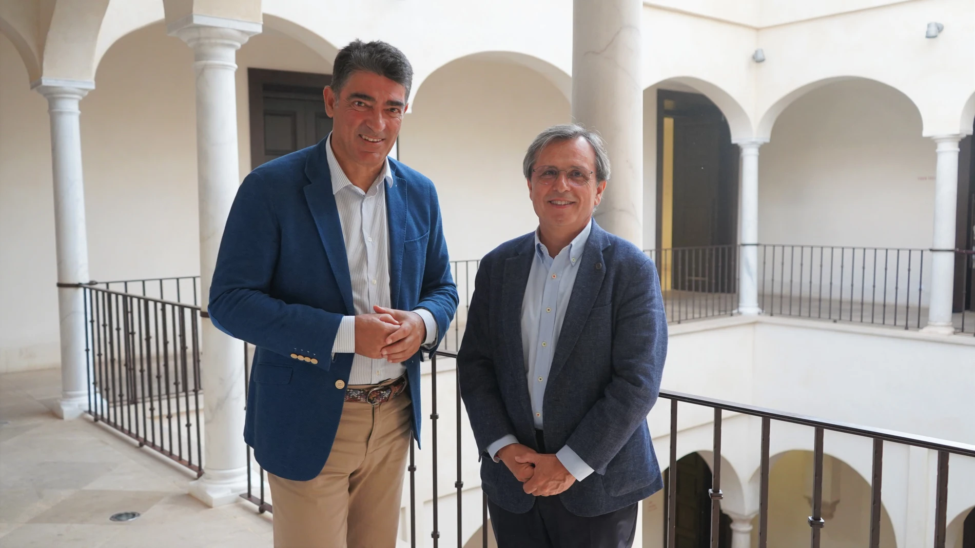 Javier Ferrer Morató, gerente del Museo Carmen Thyssen Málaga, y Francisco Martín-Santamaría, presidente del Comité de RSC y Sostenibilidad en España y Portugal de Bureau Veritas