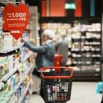 Oferta en productos en un supermercado en Bilbao.