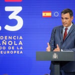 El Gobierno lamenta que el PP insista en "politizar" la Presidencia, algo que no tiene precedentes en la UE