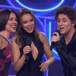 Andrea Guasch, Chenoa y Bisbal (Rosco) cantan "Escondidos"