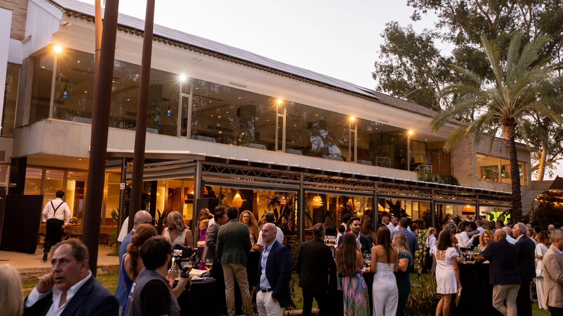 La puesta de largo del nuevo centro de eventos, exposiciones y restaurante El Esturión, de Coria del Río