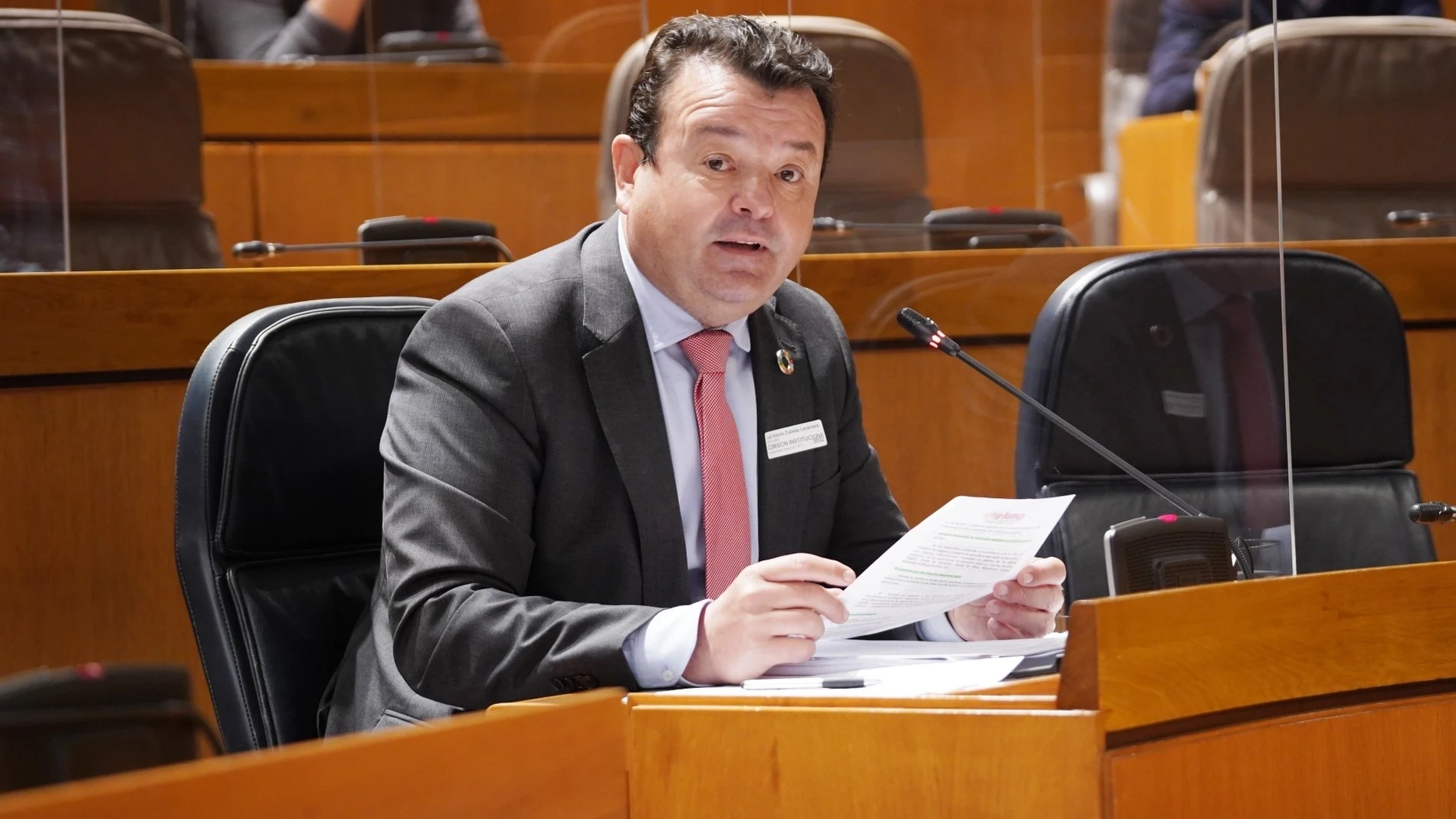 Luis Zubieta, alcalde de Zuera (Zaragoza) de 57 años, ha perdido la vida este sábado al ser atropellado cuando circulaba en bicicleta por la N-330 a la altura de Guerra de Gállego en la provincia de Huesca