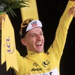 Adam Yates es el primer líder del Tour