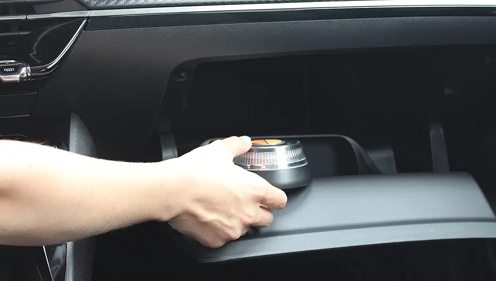 Luz de emergencia para el coche que sustituye a los triángulos