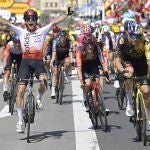 Lafay se impuso a Van Aert y Pogacar en la meta de San Sebastián