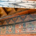 Detalle se las pinturas en el artesonado del convento de Las Claras de Salamanca