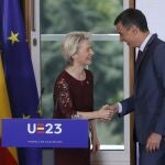 El presidente del gobierno, Pedro Sánchez, y la presidenta de la Comisión Europea, Ursula Von der Leyen, ofrecen una rueda de prensa enl Museo de las Colecciones Reales, en el marco de la reunión del Colegio de Comisarios de la UE