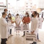  Varias personas participan en la manifestación convocada en el Hospital Comarcal de Melilla por la plataforma FSE Unida como protesta al sistema de adjudicación de plazas para el MIR este año