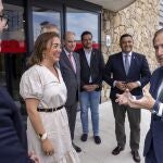 La consejera María González Corral, visita las instalaciones del Centro de Experimentación y Seguridad Vial de Mapfre (CESVIMAP) junto a Sánchez Cabrera y Carlos García, entre otros