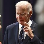 Joe Biden conversa con Ursula von der Leyen en la cumbre del G-20 en Bali en noviembre pasado