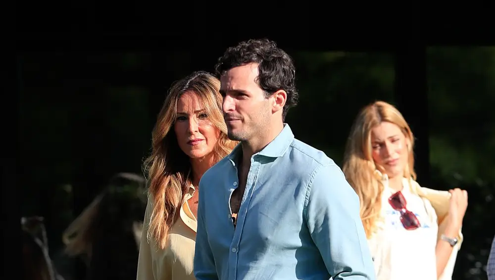 Carolina Molas con dos de sus hijos, Íñigo y Alejandra Onieva