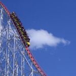 La atracción tiene una caída vertical de 500 metros de altura