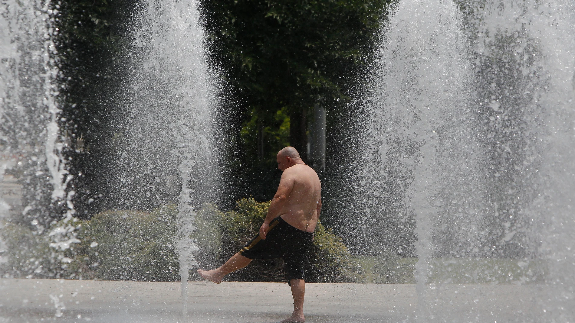 GRAFCVA4415. ALICANTE, 05/07/2023.- La segunda ola de calor de este verano podría dejar a finales de esta semana temperaturas máximas de hasta 44 grados, sobre todo en el este, centro y sur de la península, y noches también muy calurosas, donde los termómetros oscilarán entre 21 y 24 grados.A partir de este domingo y durante los primeros días de la semana que viene "no se puede descartar que se superen los umbrales de intensidad, extensión y duración necesarios para poder hablar de la segunda...