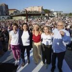  La candidata a la Presidencia del Gobierno por Sumar, Yolanda Díaz (c), acompañada por la exalcaldesa de Barcelona, Ada Colau (2i), Marta Lois (i) y Verónica F. Barbero durante el acto de inicio de campaña celebrado este jueves en A Coruña. 
