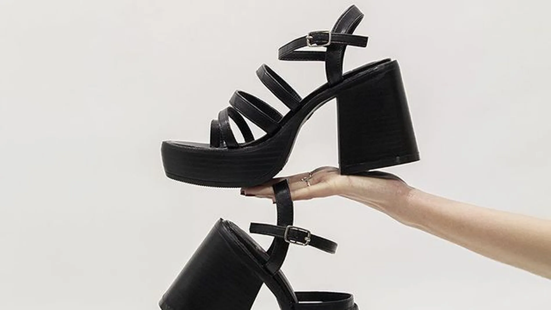 Con estas sandalias de plataforma crearás los mejores looks de invitada