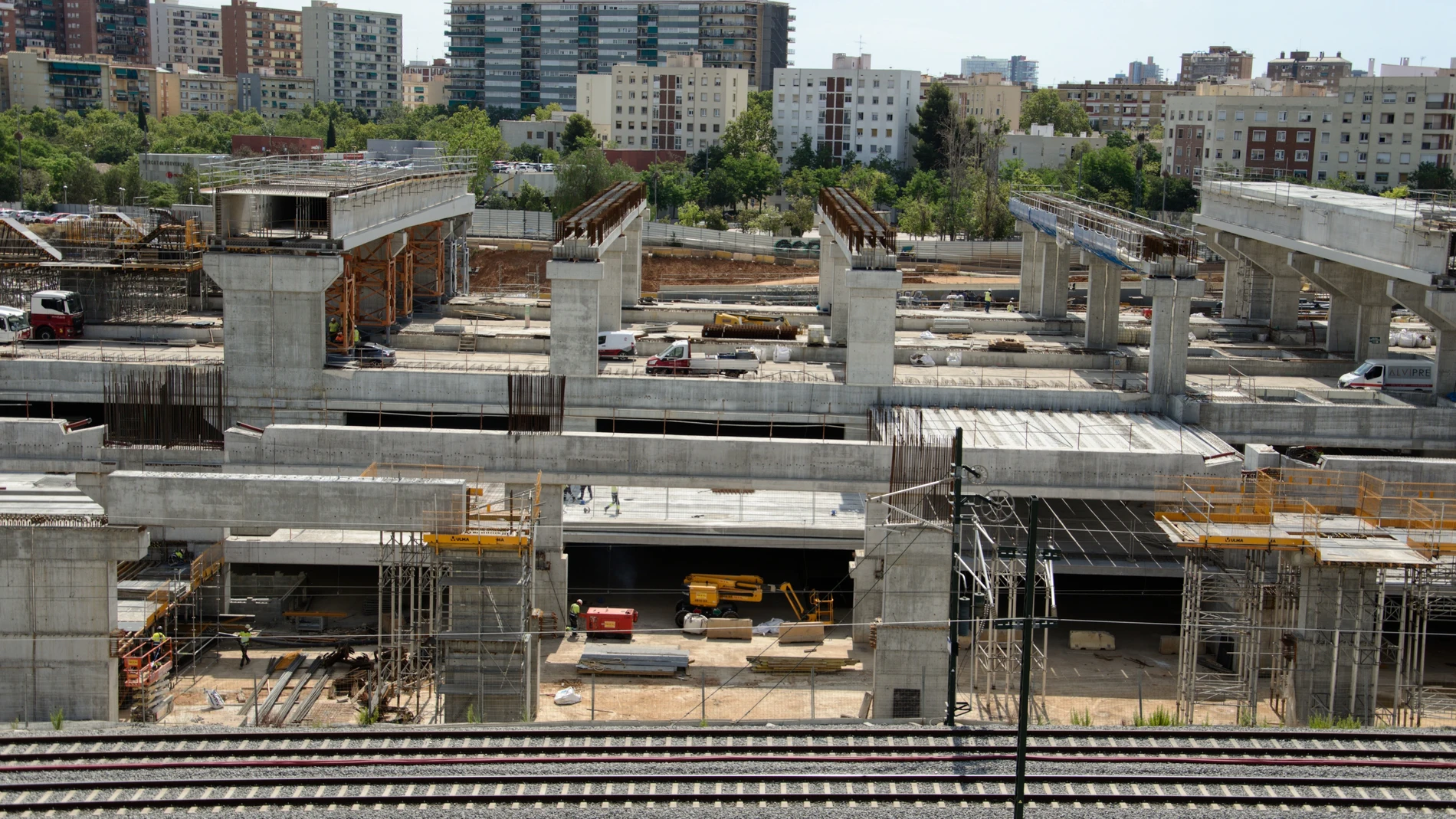 visita la evolución de las obras de la estación de la Sagrera, a 6 de julio de 2023, en Barcelona, Catalunya (España). La estación de La Sagrera será un gran intercambiador intermodal que aglutinará, en el lado Besòs de Barcelona, los servicios ferroviarios de alta velocidad, los trenes regionales y los de Cercanías. También conectará con el metro y los autobuses urbanos e interurbanos. La estación será una edificación semienterrada, con una superficie de 260.000 m2 distribuidos en tres nivel...