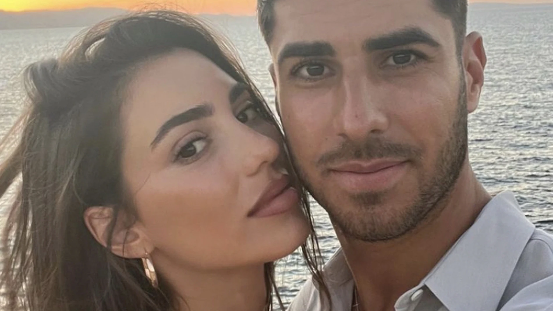 Marcos Asensio y su prometida Sandra Garal