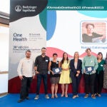 Los premiados y finalistas, junto a la directora de Comunicación de Boehringer Ingelheim España, Denise Quintiliano