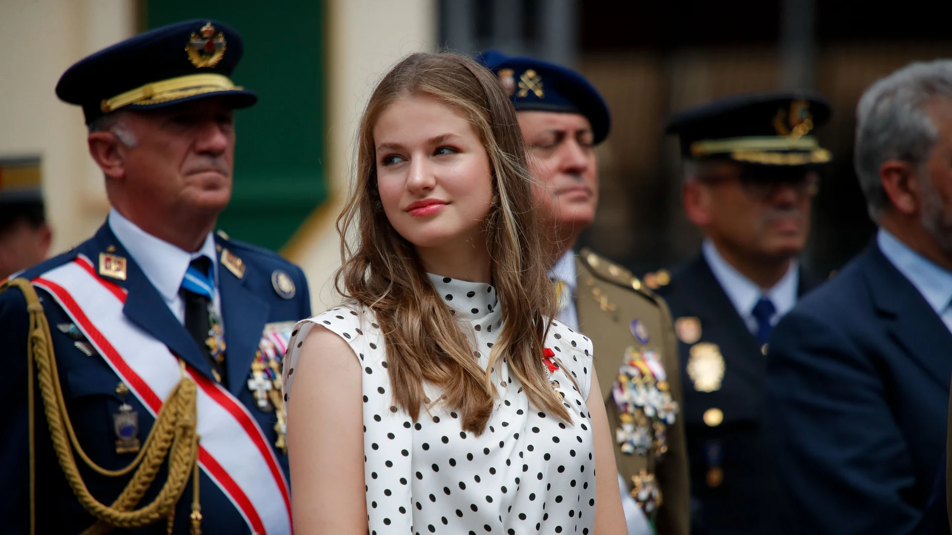 La princesa Leonor durante la entrega de despachos a los nuevos oficiales del Ejército de Tierra, este viernes en la Academia General Militar de Zaragoza