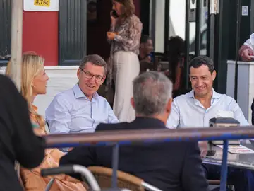 El líder del PP, Alberto Núñez Feijóo y el presidente de la Junta de Andalucía, Juanma Moreno, en Sevilla El líder del PP, Alberto Núñez Feijóo y el presidente de la Junta de Andalucía, Juanma Moreno, en Sevilla