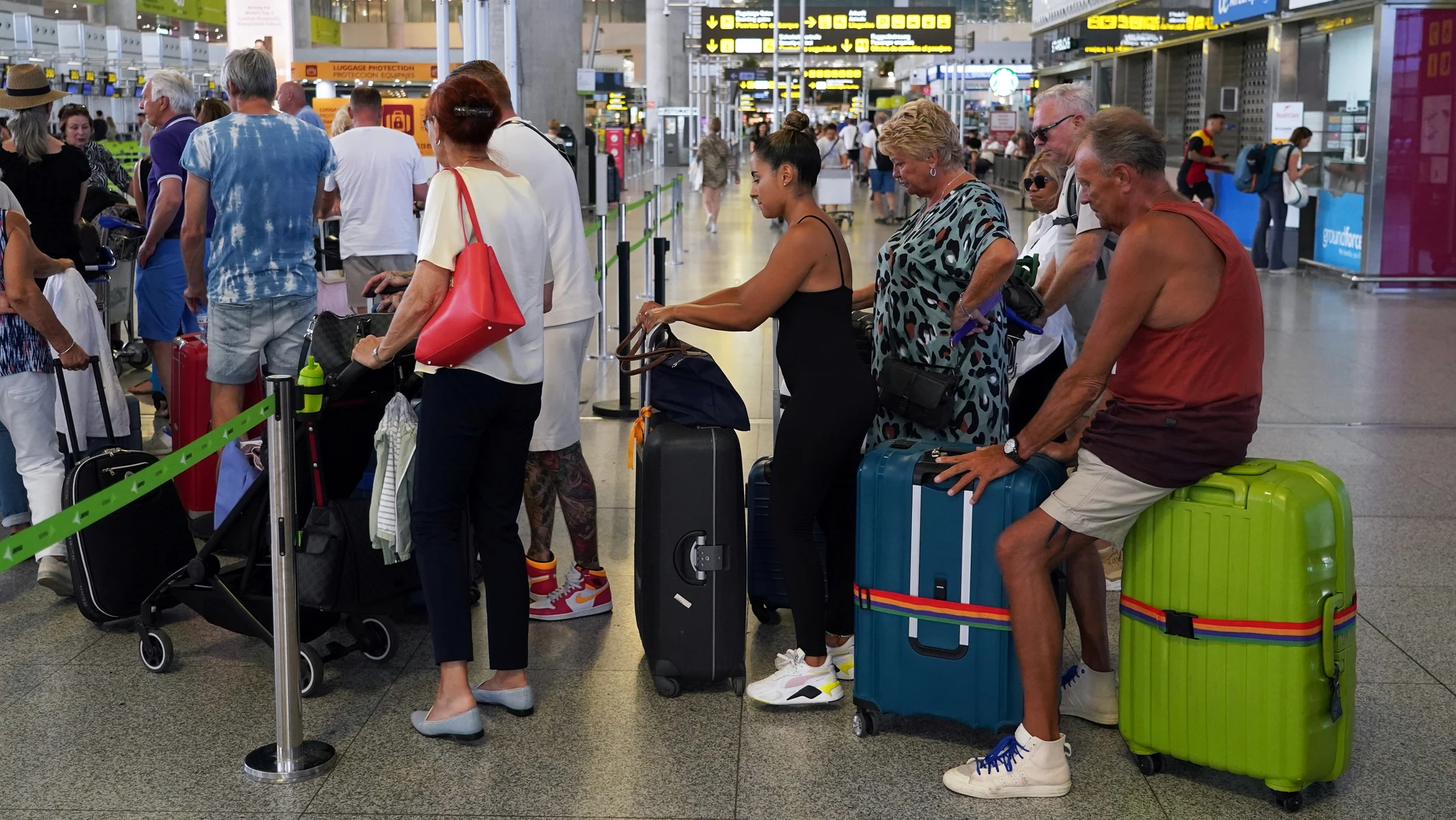 El tránsito de pasajeros en el aeropuerto de Málaga es incesante