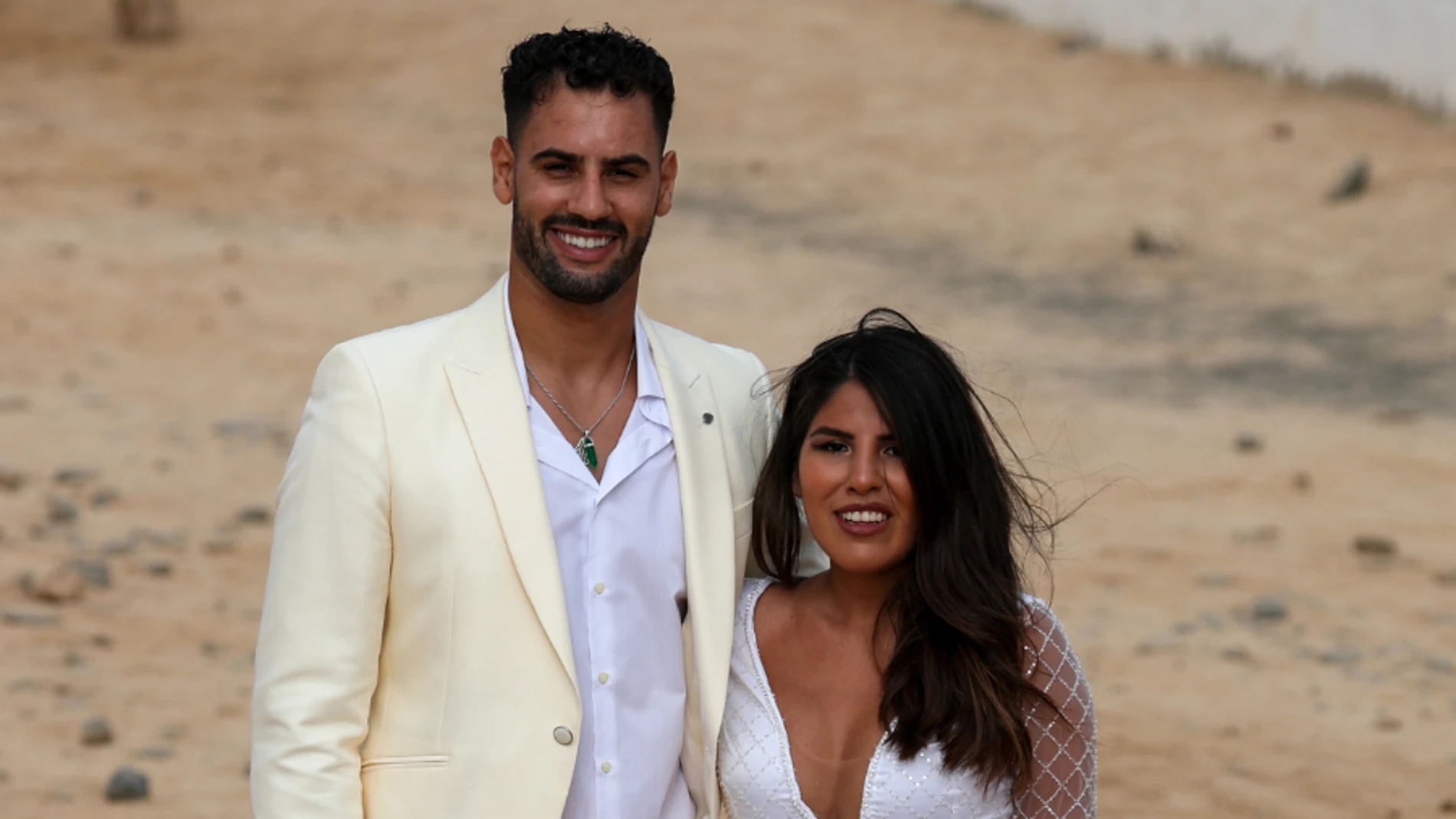 Asraf Beno e Isa Pantoja en la boda de Anabel Pantoja y Omar Sánchez