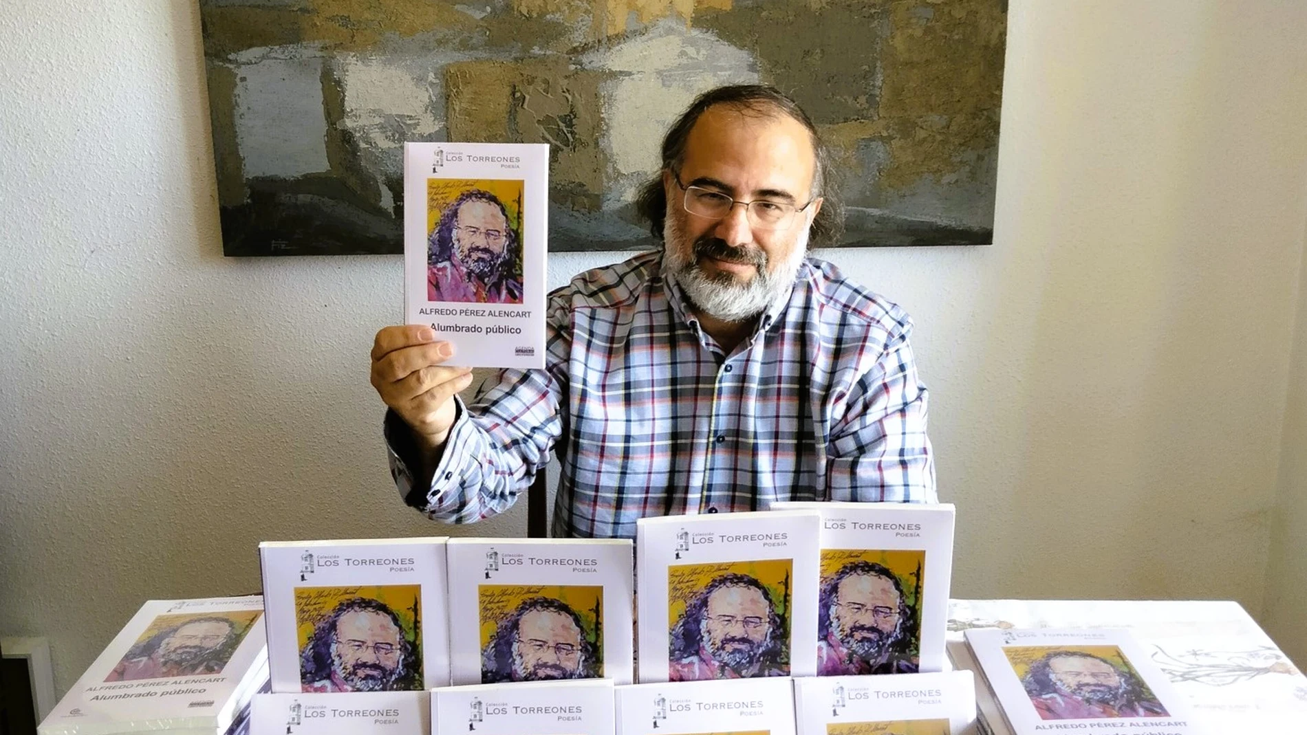 Alfredo Pérez Alencart con su antología colombiana