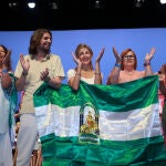 Paco Sierra junto a Yolanda Díaz en el centro de la imagen