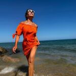 Naty Abascal con vestido playero.