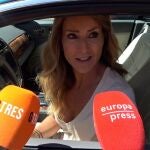 Carolina Molas, sorprendida, desmiente con una sonrisa su mala relación con Isabel Preysler