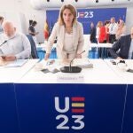 El vicepresidente ejecutivo de la Comisión Europea para el Pacto Verde Europeo, Frans Timmermans (i) y la vicepresidenta tercera y ministra para la Transición Ecológica, Teresa Ribera, en Valladolid