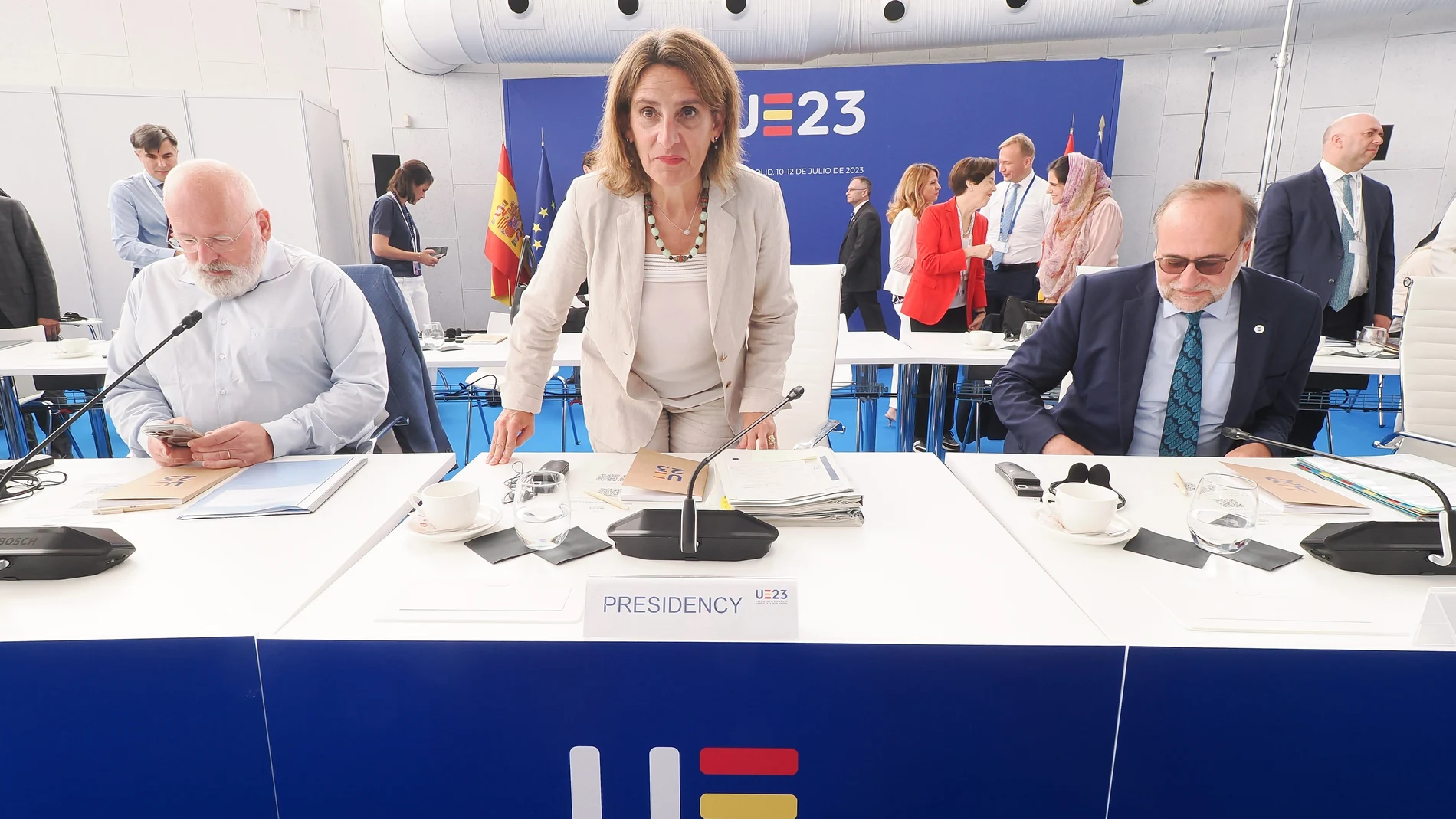 El vicepresidente ejecutivo de la Comisión Europea para el Pacto Verde Europeo, Frans Timmermans (i) y la vicepresidenta tercera y ministra para la Transición Ecológica, Teresa Ribera, en Valladolid