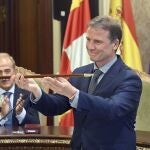 El popular Borja Suárez con el bastón de mando