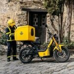 Correos amplía su flota de reparto ecológica en Andalucía con 127 motos eléctricas ciberseguras