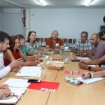 Tudanca y Luz Martínez Seijo durante su reunión con los sindicatos en Palencia