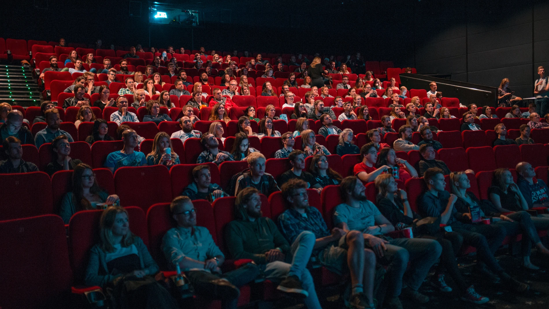 Algunas películas se proyectan en auditorios mientras que otras lo hacen en parques y plazas