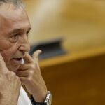 Baldoví ha utilizado un trono crispado en toda su intervención