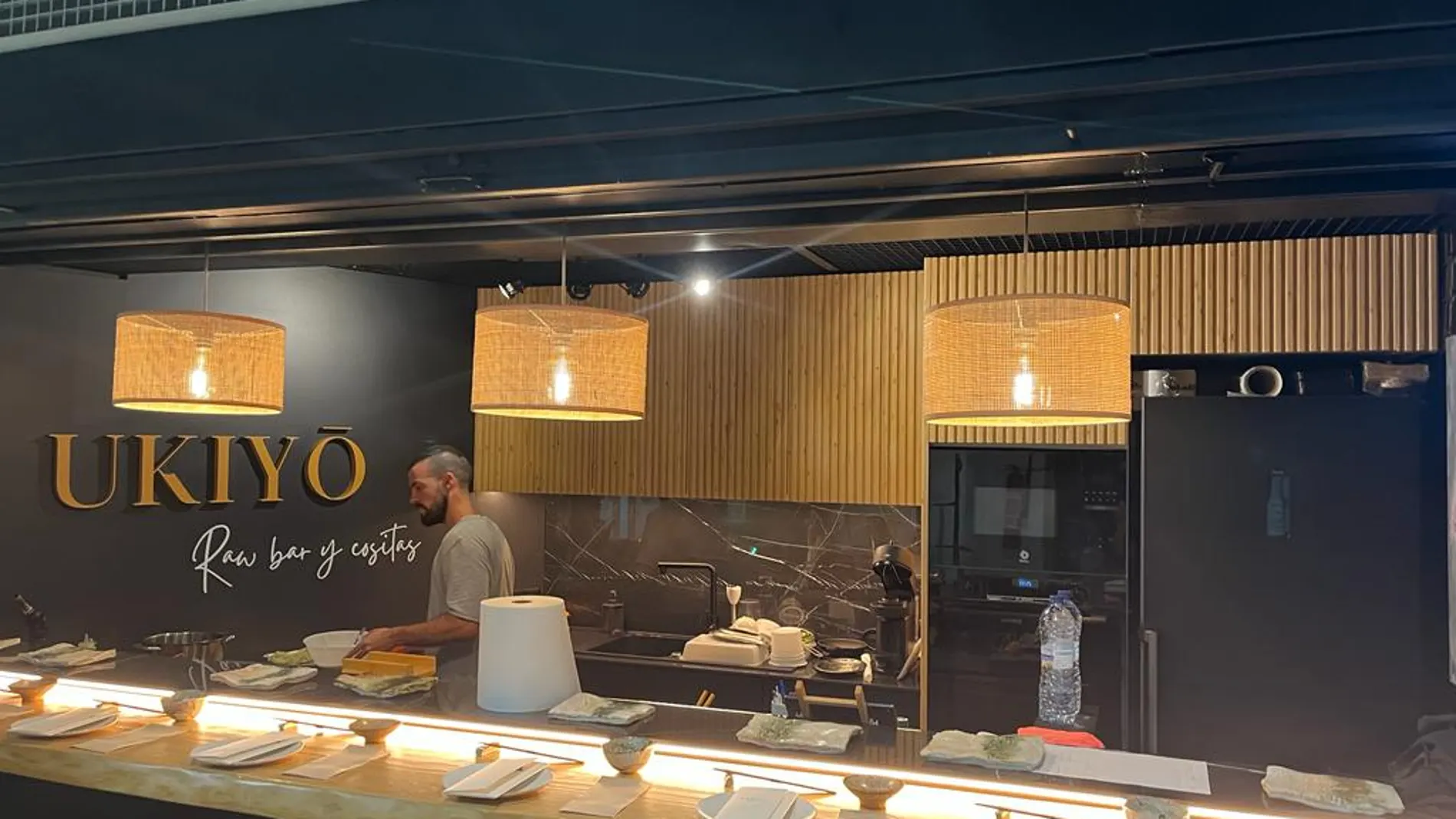 El restaurante Ukiyo está en uno de los puestos del Mercado Central de Alicante.