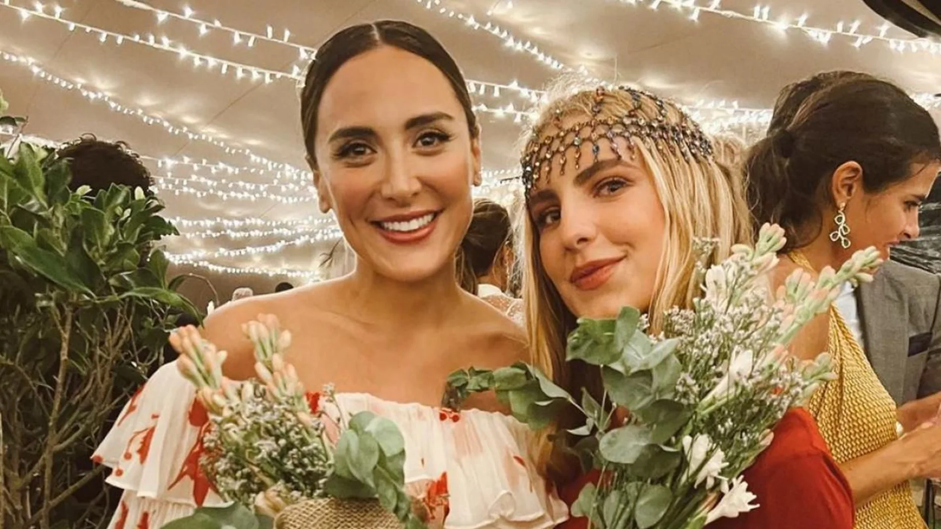 Luisa Berguel posa radiante con la marquesa de Griñón