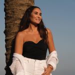 Vicky Martín Berrocal con bañador y look de calle.