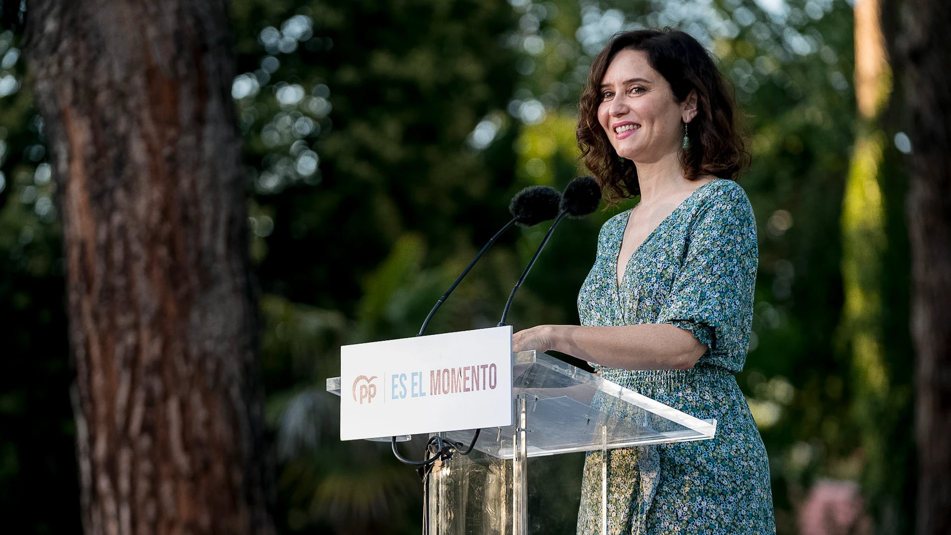 La presidenta de la Comunidad de Madrid y del PP de Madrid, Isabel Díaz Ayuso, participa en un acto de campaña del Partido Popular, en el parque O’Donnell, a 14 de julio de 2023, en Alcalá de Henares, Madrid (España). Ayuso ha visitado Alcalá de Henares para participar en un acto de campaña al que han acudido afiliados y simpatizantes del partido con motivo de las próximas elecciones generales del 23 de julio. 14 JULIO 2023 A. Pérez Meca / Europa Press 14/07/2023