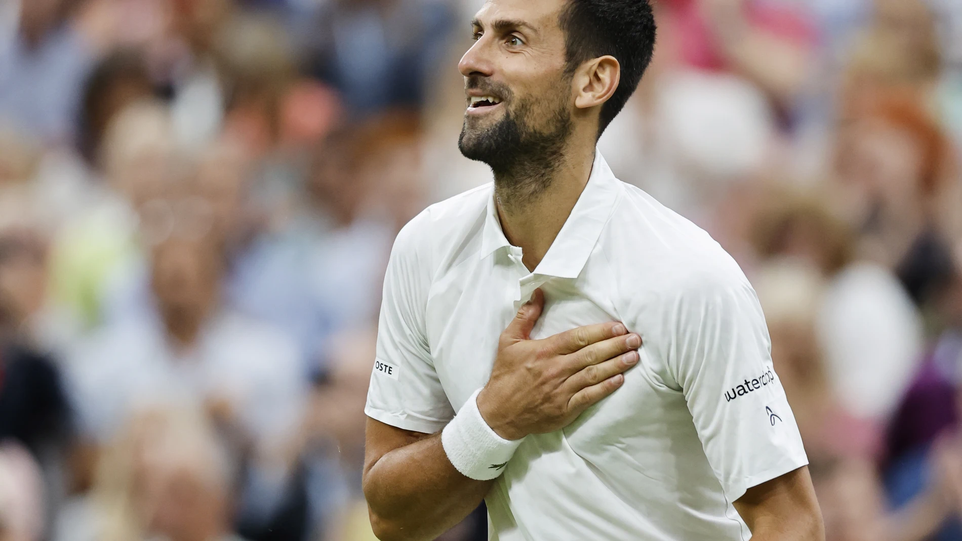 Wimbledon (United Kingdom), 14/07/2023.- Novak Djokovic of Serbia celebrates winning his Men's Singles semi-final match against Jannik Sinnner of Italy at the Wimbledon Championships, Wimbledon, Britain, 14 July 2023. (Tenis, Italia, Reino Unido) EFE/EPA/TOLGA AKMEN EDITORIAL USE ONLY EDITORIAL USE ONLY