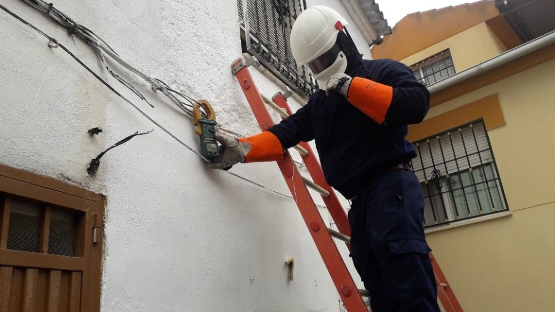 La lucha contra el fraude masivo en Granada se salda con 1.232 suministros inspeccionados. ENDESA 14/07/2023