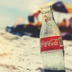 Una bebida refrescante en la playa