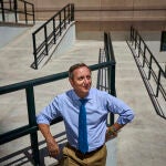 Entrevista con el periodista Carlos Cuesta que presenta su libro “El gran Impostor”.